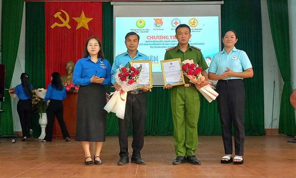 /tin-tuc-su-kien/chuong-trinh-kham-benh-phat-thuoc-mien-phi-va-tang-qua-cho-nguoi-dan-co-hoan-canh-kho-khan-tai-xa-an-long-huyen-phu-giao-tinh-binh-duong